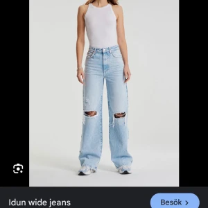 Jeans, Gina - Knappt använda jeans med hål i från Gina Tricot. Modellen heter Idun wide jeans. Köpte två par i olika storlekar för 599kr styck och glömde skicka tillbaka dem som var lite stora. Storlek 34 :))