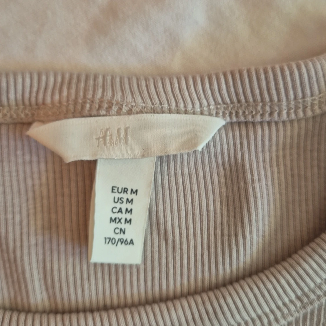 Beige ribbad linnetopp från H&M - 90