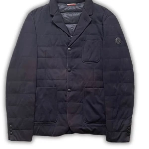 Monclear jacka - Monclear kavaj-aktig höst jacka Size S Skriv för mer bilder eller information om jackan