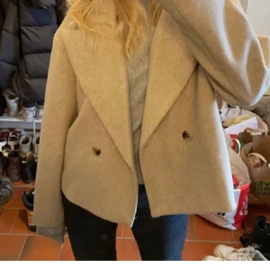 Kappa från Vila - Säljer nu min favoritkappa från Vila, mycket fint skick!