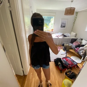 Volang kjol/ topp - En jättegullig kjol som man även kan ha som topp från only i storlek S 