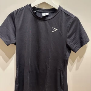 Gymshark t-shirt  - Jättefin träningstshirt från Gymshark, endast använd fåtal gånger pga för stor