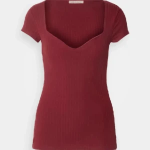 Anna field topp - Säljer min jätte snygga anna filed tröja då den inte har kommit till användning! Har nog använt den 4-5 gånger så den är i väldigt bra skick💕💕kom privat för fler bilder, pris kan diskuteras💕