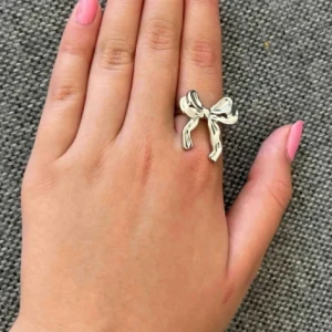 Rosettring  - Superfin rosett ring! Som ny i skicket❤️ pris kan diskuteras vid snabb affär 