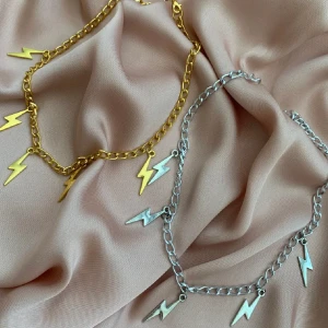 Halsband med blixtar  - Använt 1-2 gånger💕
