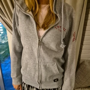 Trysil zip up - Storlek S Bra skick, säljer för att jag redan har liknande🤗💗 