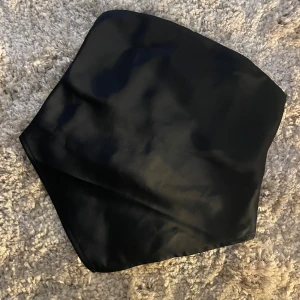 Svart tub-top - Endast testad svart tub-top från bikbok 