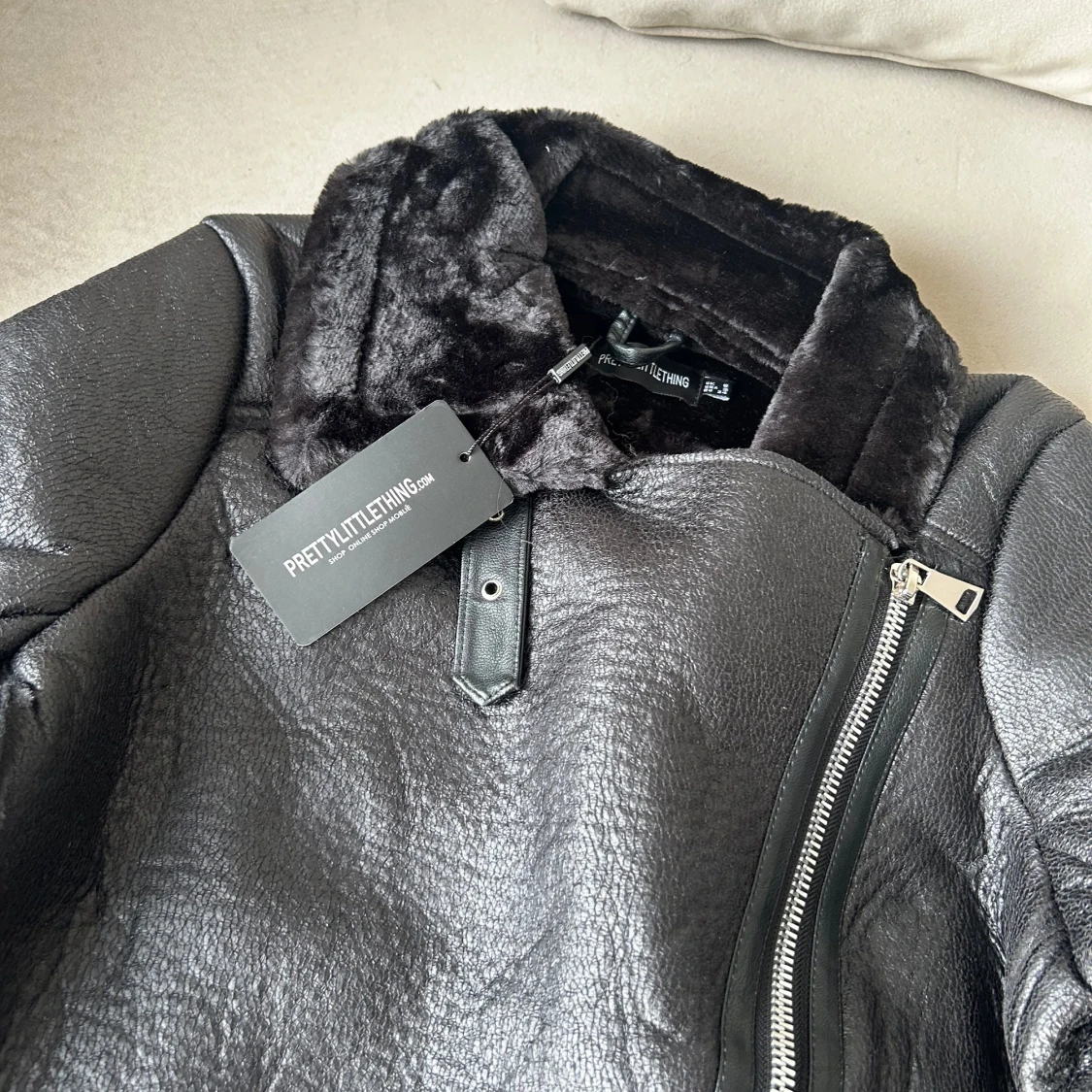 Fodrad läderjacka prettylittlething - 91