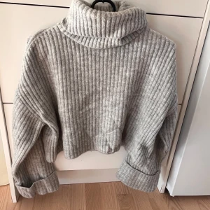 Grå tröja  - Grå tröja kort 