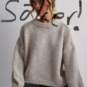 Stickad tröja Vero Moda - Söker denna stickade tröja från vero Moda! Skriv jättegärna om ni har den och vill sälja!