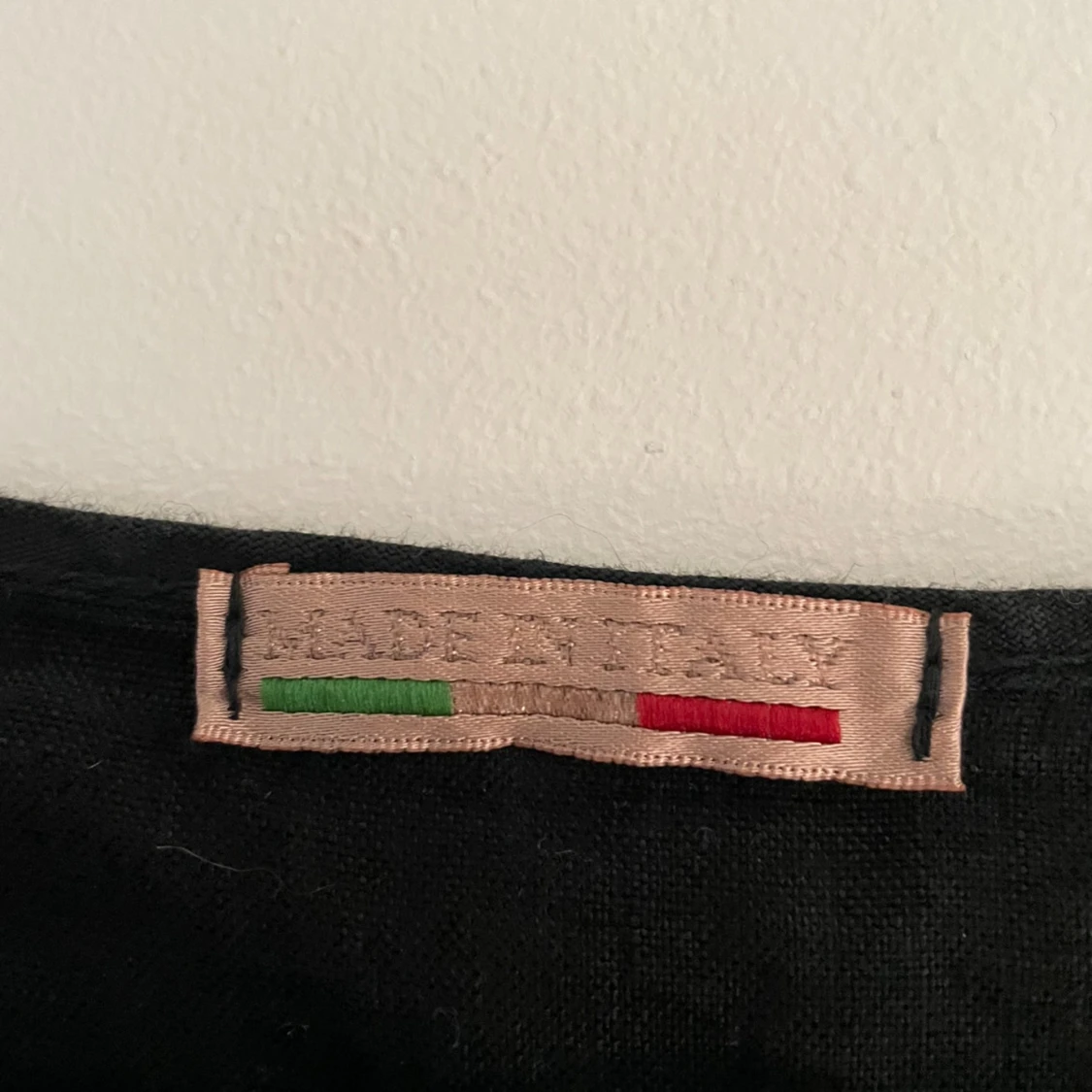 Svart klänning med spetsdetaljer - 90