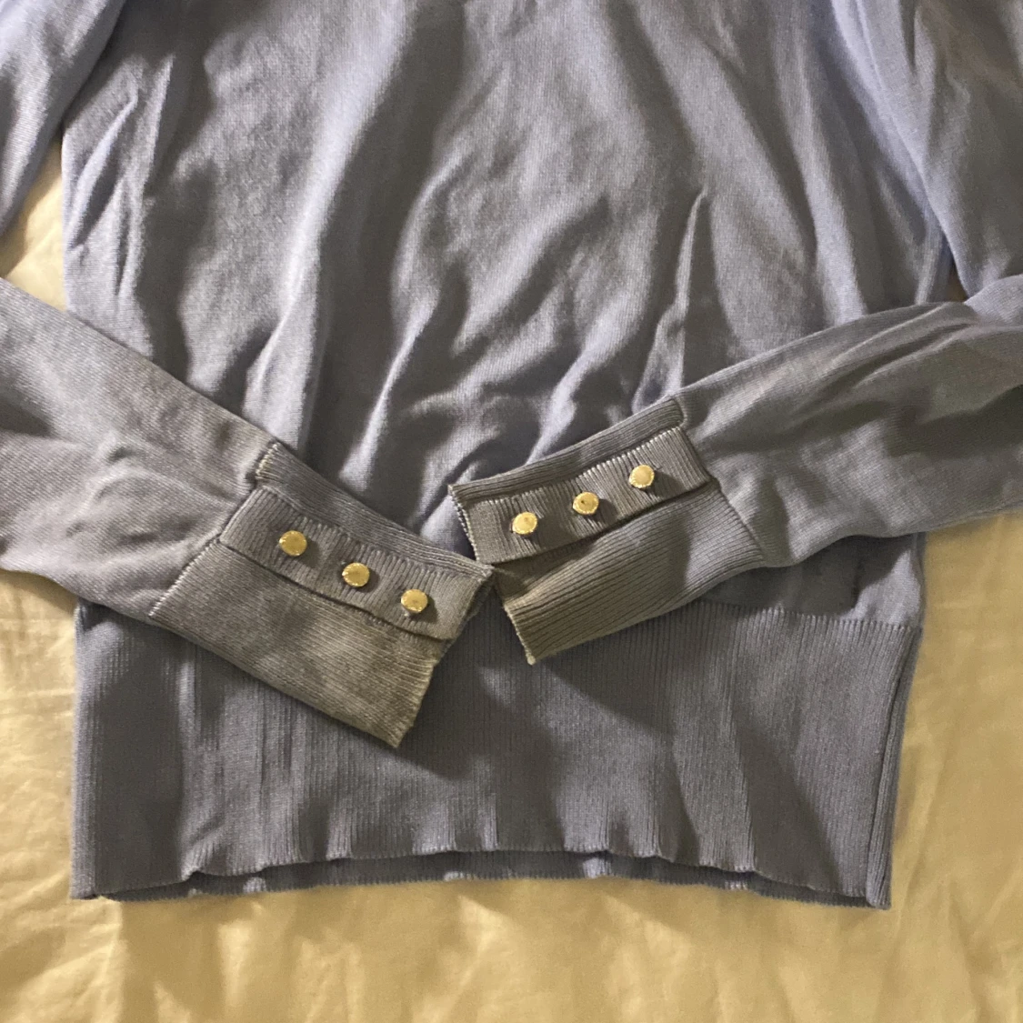 Finstickad ljusblå tröja - 90