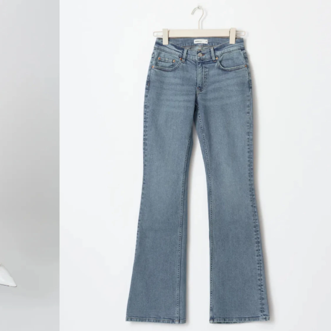 LOW WAIST BOOTCUT JEANS