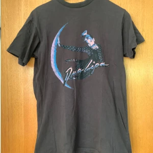 Dua lipa tshirt - En oversized T-shirt med Dua Lipa💓