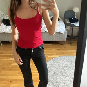 Rött linne - Rött linne som är köpt här på Plick 💕