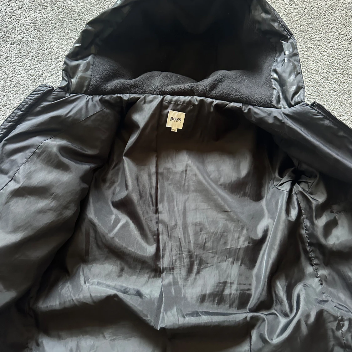 Hugo boss jacka  - 92