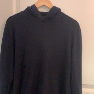 Kashmir hoodie blå - Kashmir hoodie från Oscar Jacobsson