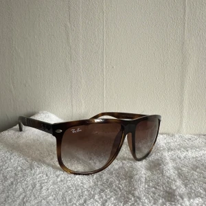 Rayban glasögon  - Köpte dem i somras. Knappt använda 