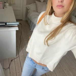 Stickad tröja  - Super söt stickad tröja från Carin Wester i bra skick 💓 Skriv vid frågor eller fler bilder!!