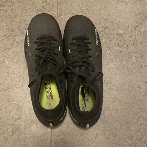 Nike Air Zoom Mercurial Superfly 9 Academy MG - Säljer dessa snygga och bra fotbollskor som är i mycket gott skick. Funkar på gräs och konstgräs. Har tyvärr ingen box