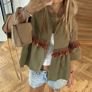 grön jacka - skit snygg grön jacka!! 💞💞💞