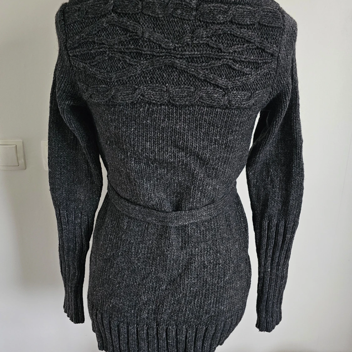 Mörkgrå stickad kofta från H&M - 90