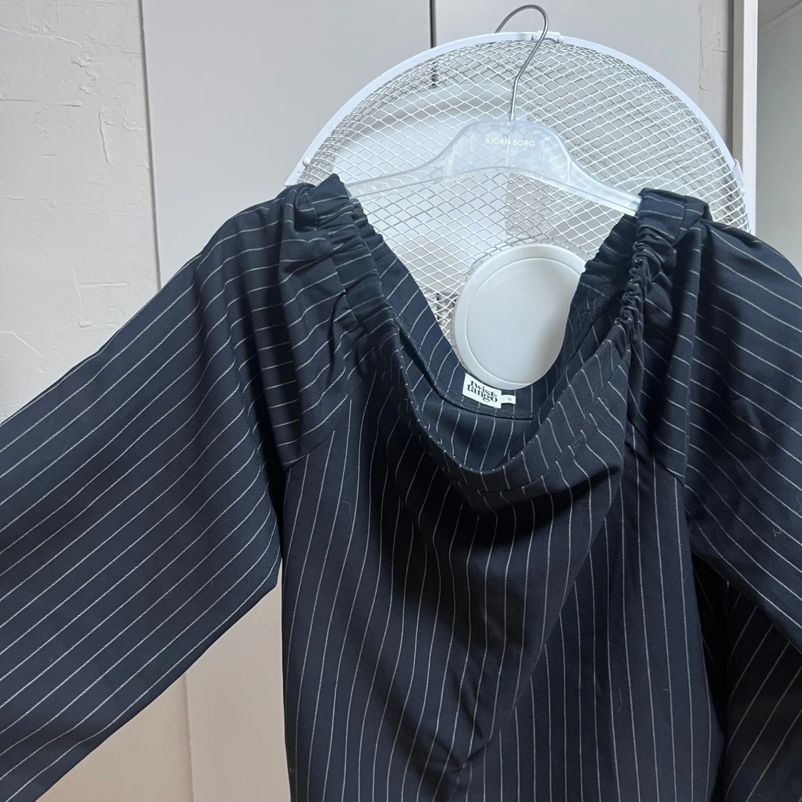 Tröja med axlar som show off  - 90