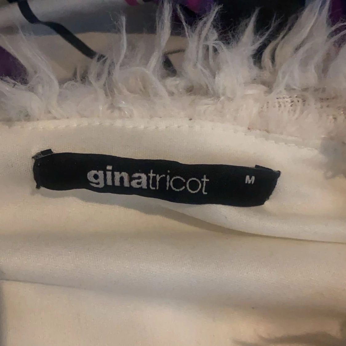 Fin beige/vit lurvig kofta  - 91