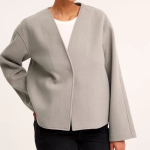 Jacka/ cardigan - Snygg jacka från kappahl. Oanvänd. Nypris 699kr