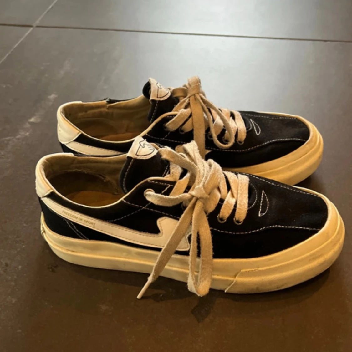 Så snygga sneakers SWC strl 39
