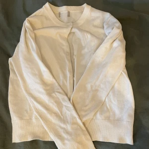 Vit kofta  - Vit kofta från HM i strl S ❣️
