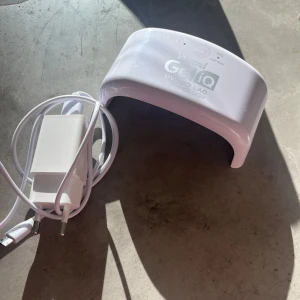 Depend gel iq kit - Säljer ett depend gel iq kit plus 4 nagellack ända som inte är med är cleanser.  Top och base coat är oanvänt färgerna har jag använt fåtal gånger 💕 