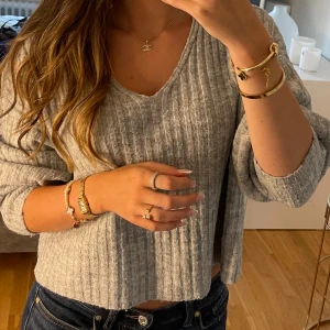 Stickad tröja - Jättefin stickad grå tröja, inga defekter 