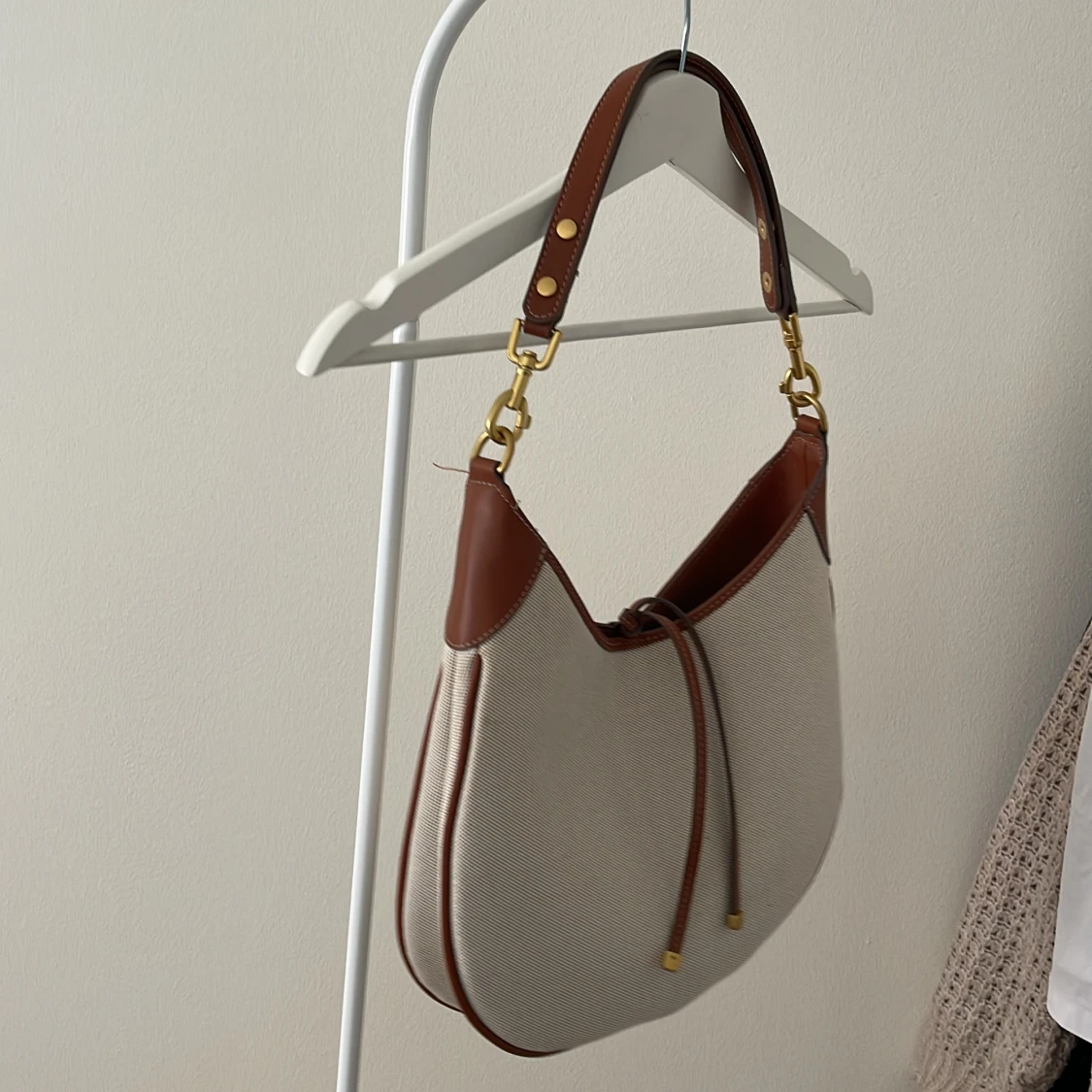 Brun/vit medelstor väska  - 92
