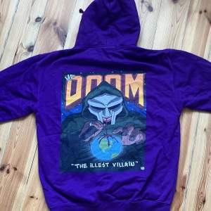 MF DOOM hoodie lila tröja passar S, okej skick