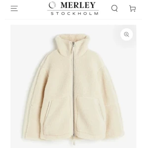 Teddyjacka - Hej! Jag säljer denna jätte fina, mysiga jacka från merley Stocholm efter som den inte kommer till användning. Jag har köpt den på Plick men den ser ut som ny! Och är inte noprig och har inga skador.  Nypris är 1139kr