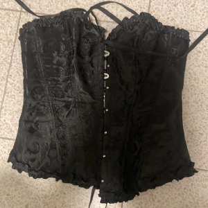 Korsett - Jätte baddie goth emo korsett 