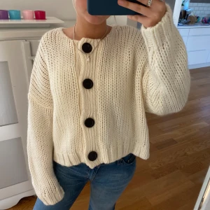 Stickad kofta - Så fin vit stickad kofta från Zara🩷