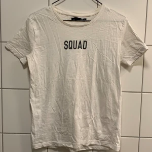 Vit t-shirt från Lager 157 - Sitter som den ska och jag har storlek XS-S, storlek S, inga tydliga tecken på användning 