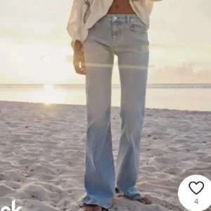 Ljusblå jeans - Jättesnygga ljusblå jeans i storlek 34 från Zara med prislappen kvar. Säljer då de är för små för mig💕💕