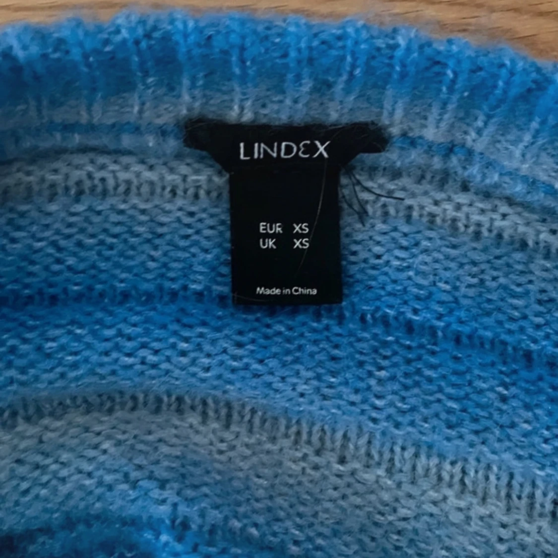 Blå stickad tröja - 92