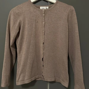 Kofta🥰 - Fin kofta från Saint Tropez. Passar till allting och perfekt till hösten❤️