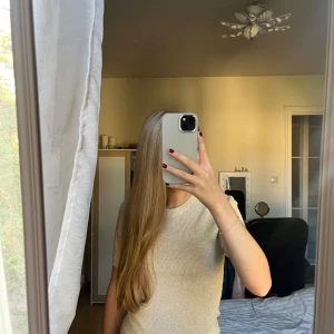 Guld fest topp - Guldig fest topp från Gina tricot k storlek xs. Endast testad!💕