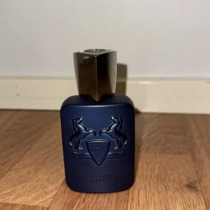 Parfym sampels 5 ml  - Säljer sampels av olika parfymer som kan va bra att testa innan man bestämmer sig för att köpa en helt ny parfym priset är olika beroende på. Vilken man ska ha frakten betalar jag och dem kommer i 5 ml flaskor betalningarna sker via Swish 