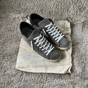 Philippe model skor - Säljer nu dessa feta Philippe model skor i storlek 44, det som är på bilden medkommer⚜️🙌