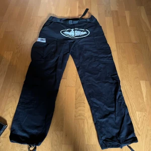  Cortiez byxor   - Säljer dessa Cortiez byxor för dom inte passar mig har Används fåtal gånger 