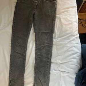 Gråa Manchester Byxor Dondup  - George skinny fit, storlek 30, bra skick 