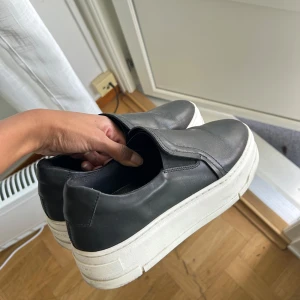 Vagabond Slip ons - Nypris: 1100kr Storlek 38, skorna är i bra skick!