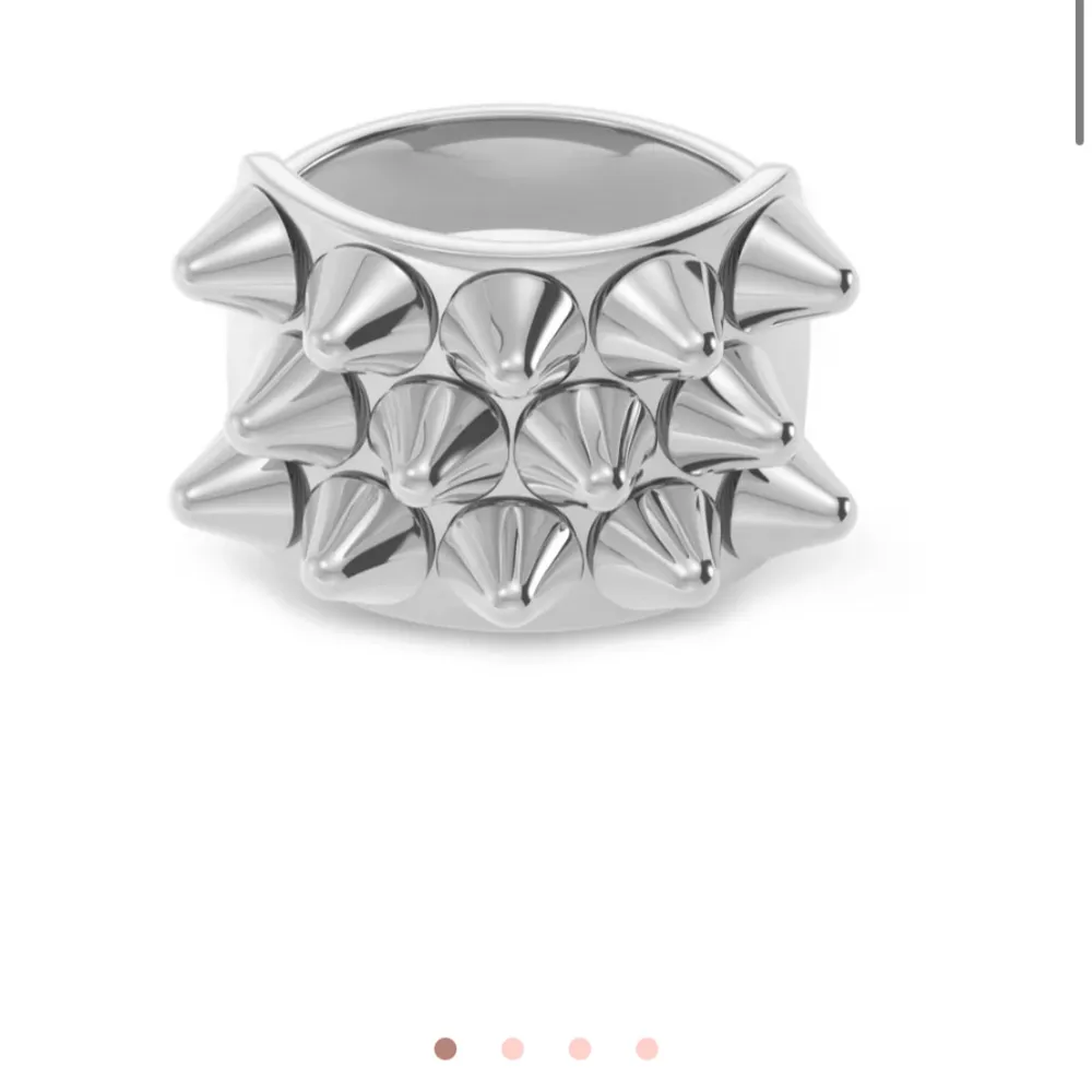 Edblad ring ”peak ring Steel” använd några gånger men är i helt nyskick och finns inga tecken på användning, kommer inte till användning längre 💞💞. Accessoarer.