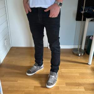 Replay Jeans | skick 9/10 | Storlek 32/32 | Pris - 499kr | Modellen är ca 177cm lång | Fraktar via PostNord eller Instabox på köparens bekostnad | Hör av dig vid minsta fråga eller fundering!!